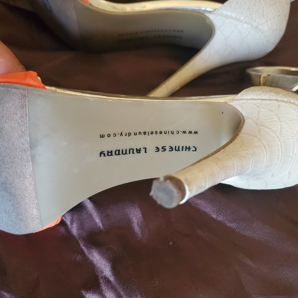 CHINESE LAUNDRY OPEN TOED HEELS CREAM, GOLD AND ORANGE WITH ALLIGATOR PATTERN - Picture 10 of 11